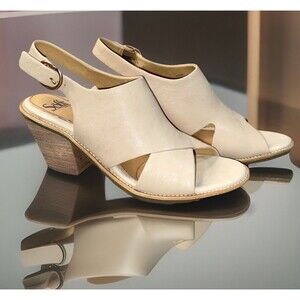 Soft Mendi Tapioca Grey Women’s Sandals Size 8.5